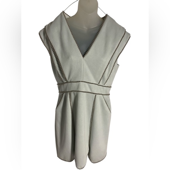 Elliatt Mint Green V Neck Beaded Detail Zip Back Scallop Front Pocket Dress SZ L - Picture 3 of 11